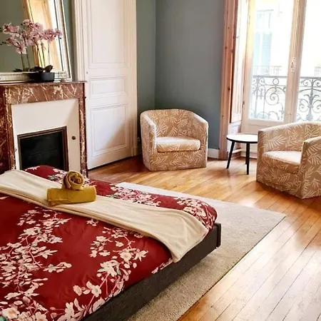 Apartment L'haussmannien