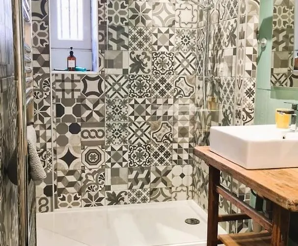 L'haussmannien Apartment